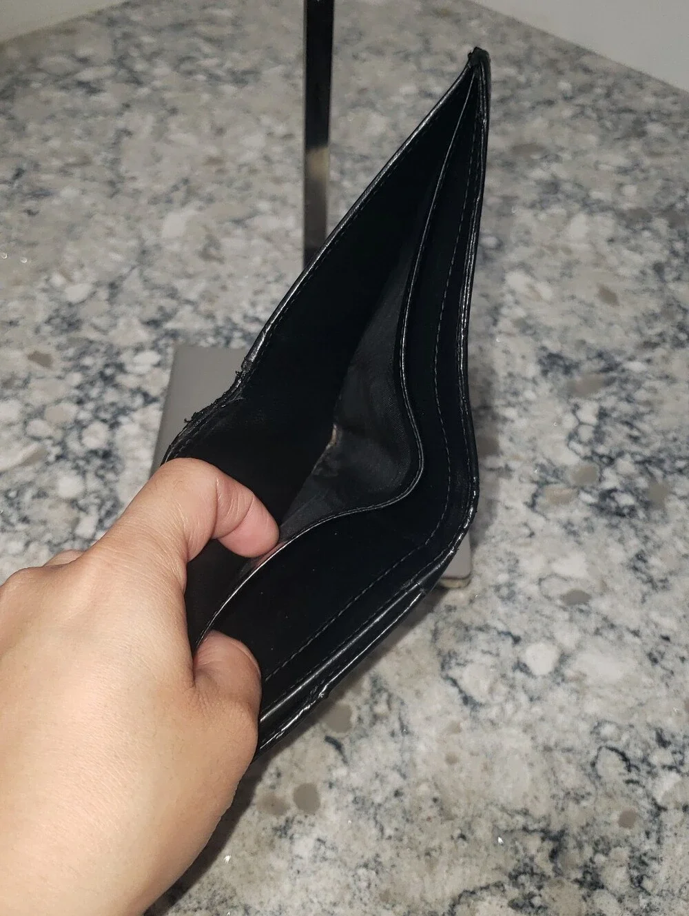 Gucci Vintage Men's Black Leather Bi-Fold Wallet with Coin Pocket